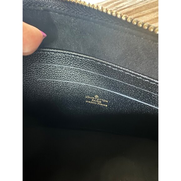 Louis Vuitton Black Melanie MM Monogram Empreinte Leather Pochette Wristlet - Picture 8 of 10